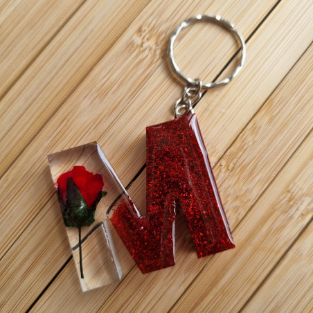 Porte-clé lettre en résine avec paillettes et rose rouges