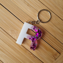 Porte-clé Lettre blanc mi-violet pailleté