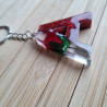 Porte-clé lettre en résine avec paillettes et rose rouges